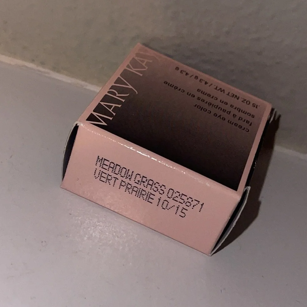 New In Box Mary Kay Cream Eye Color Meadow Grass #025871